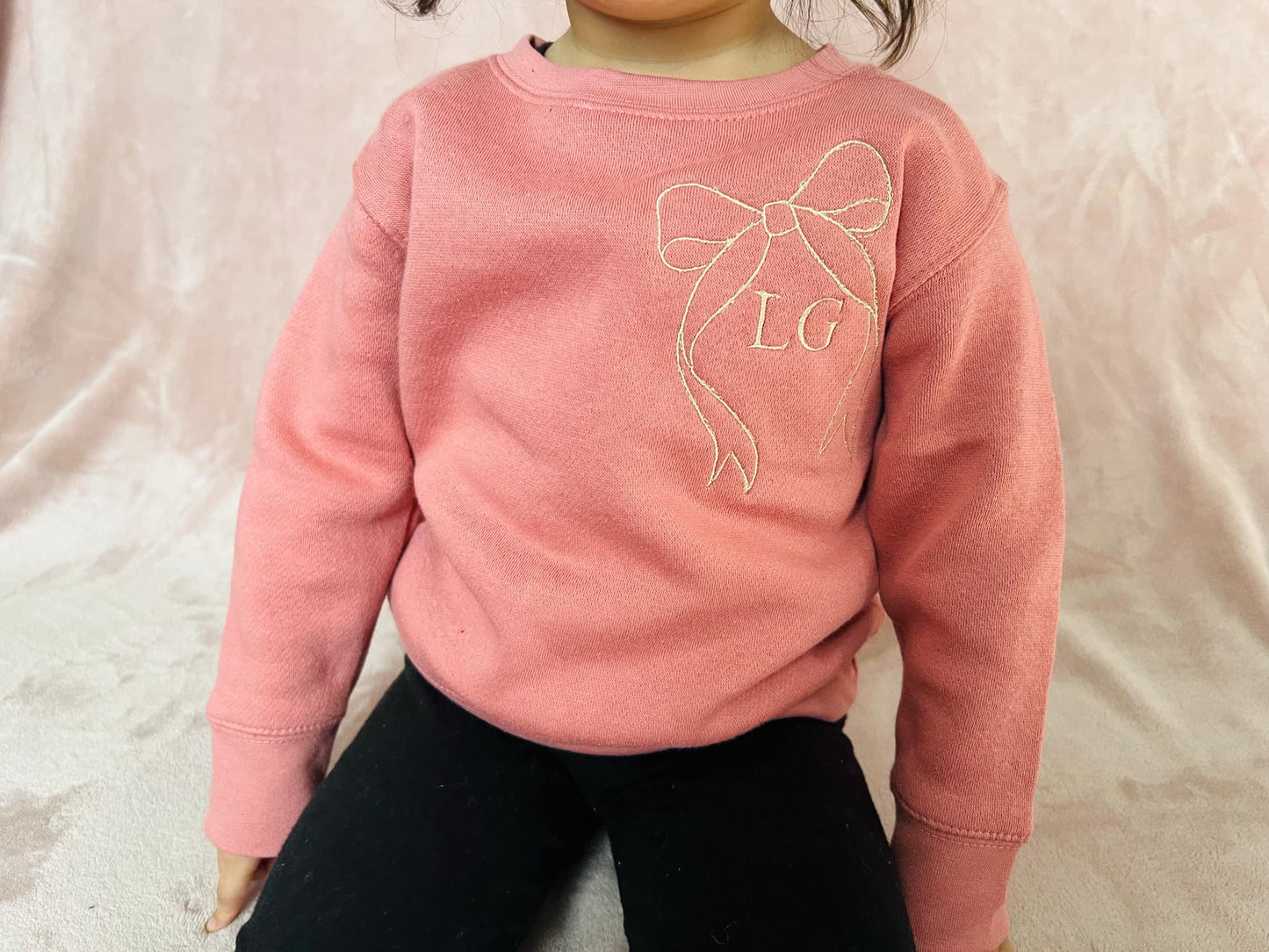 Bow initial embroidery crews(toddler)