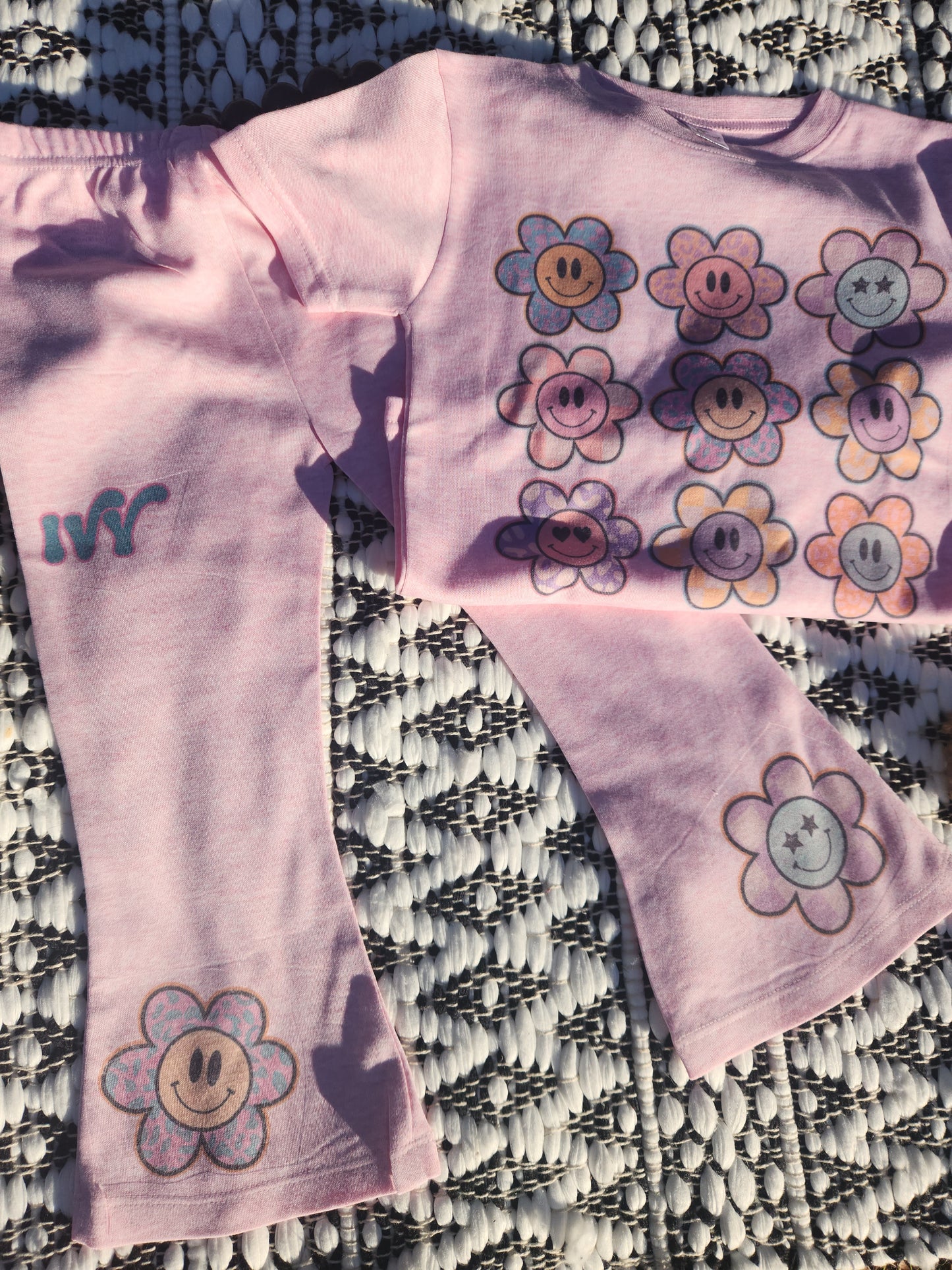 Smiley flowers lounge set (pink) name or no name