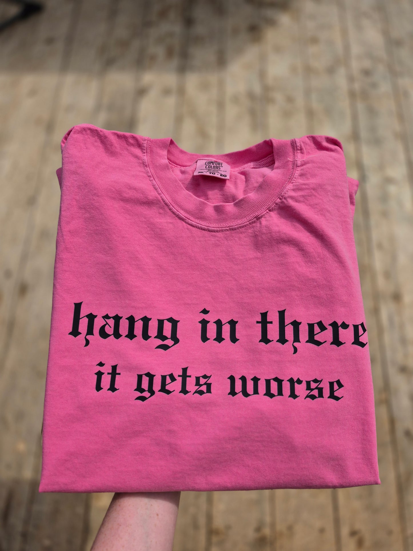 Hang in there - printed cc tee