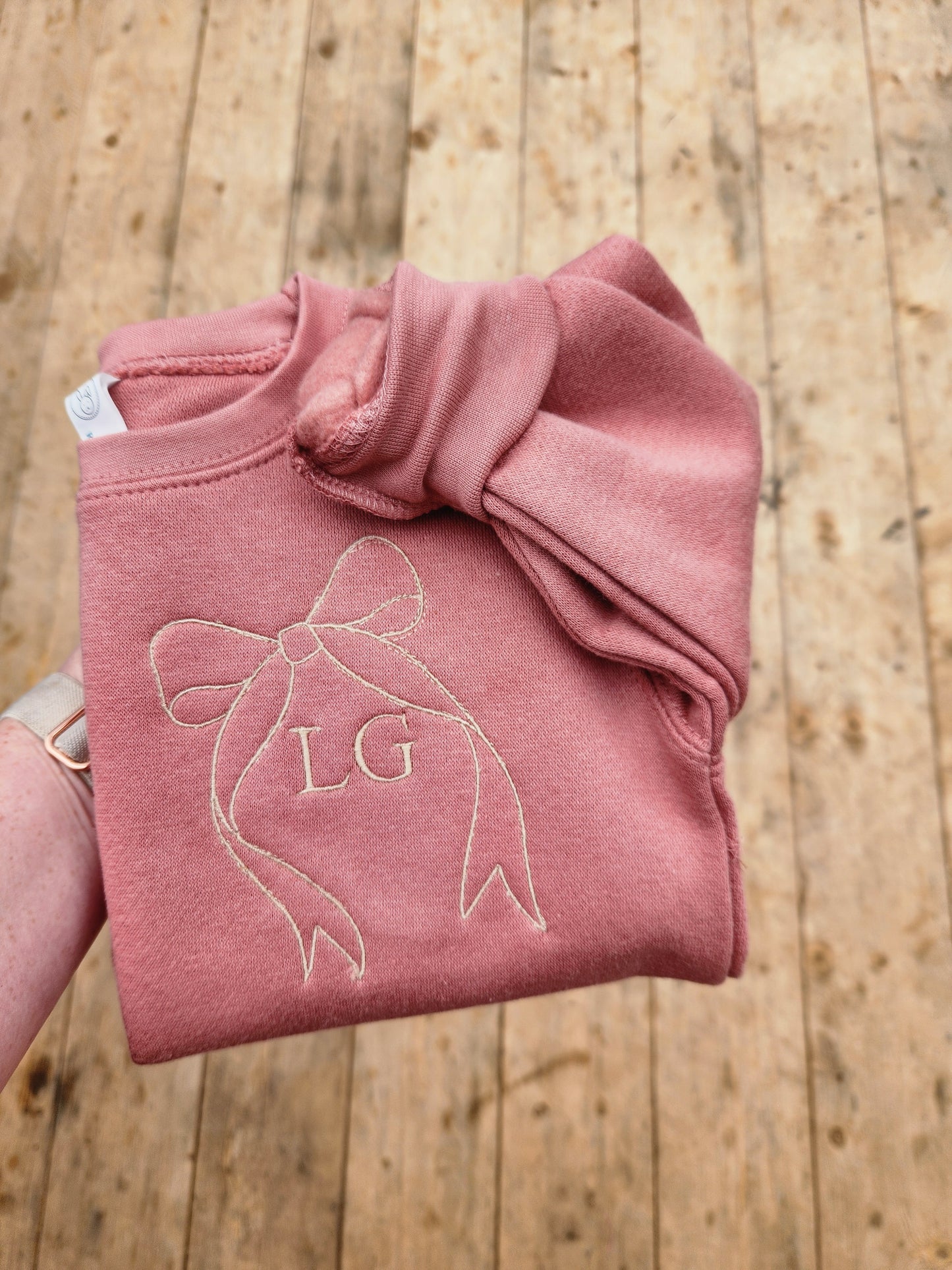 Bow initial embroidery crews(toddler)
