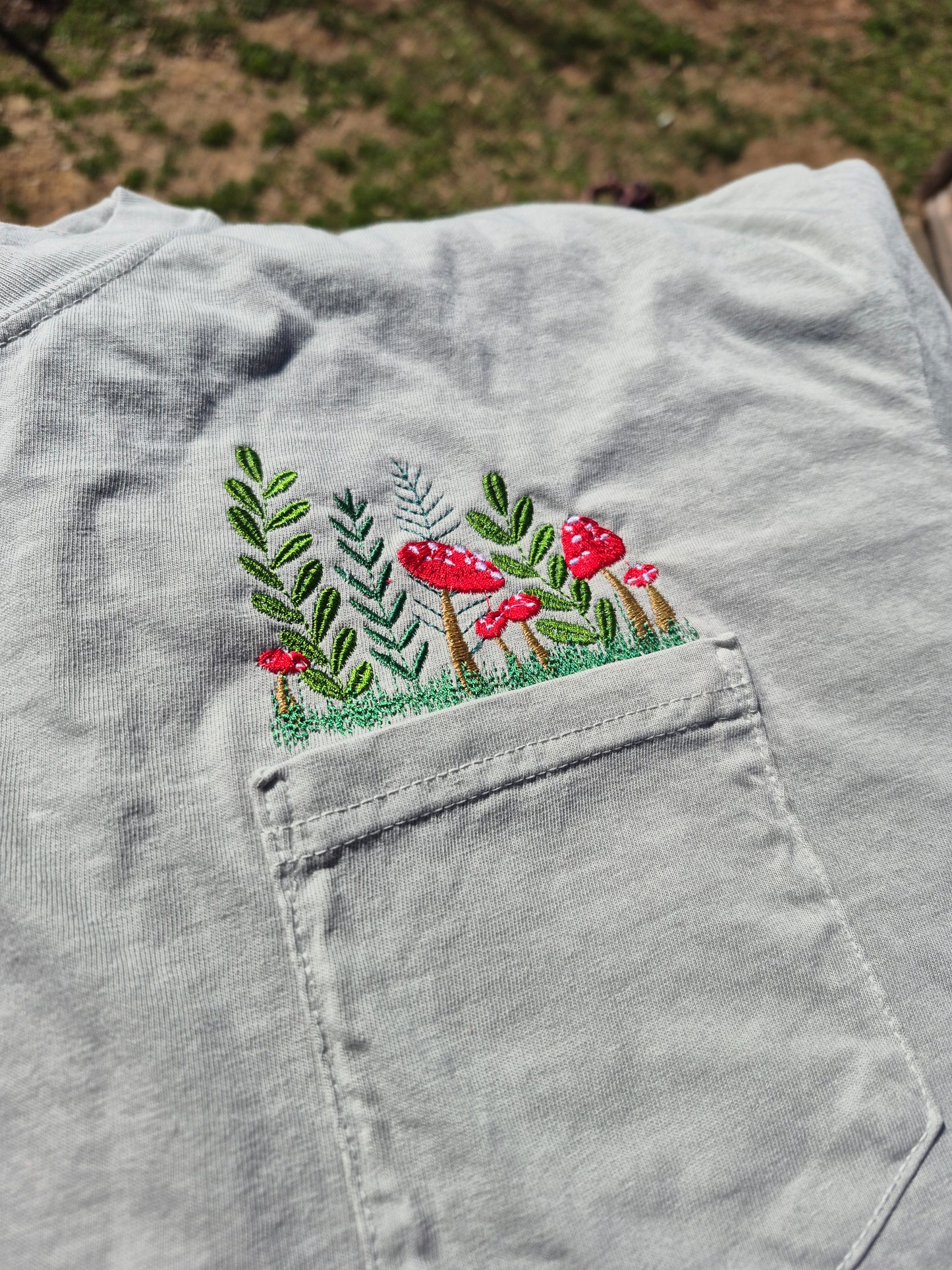 Cc pocket tee mushroom embroidery (bay color tee)