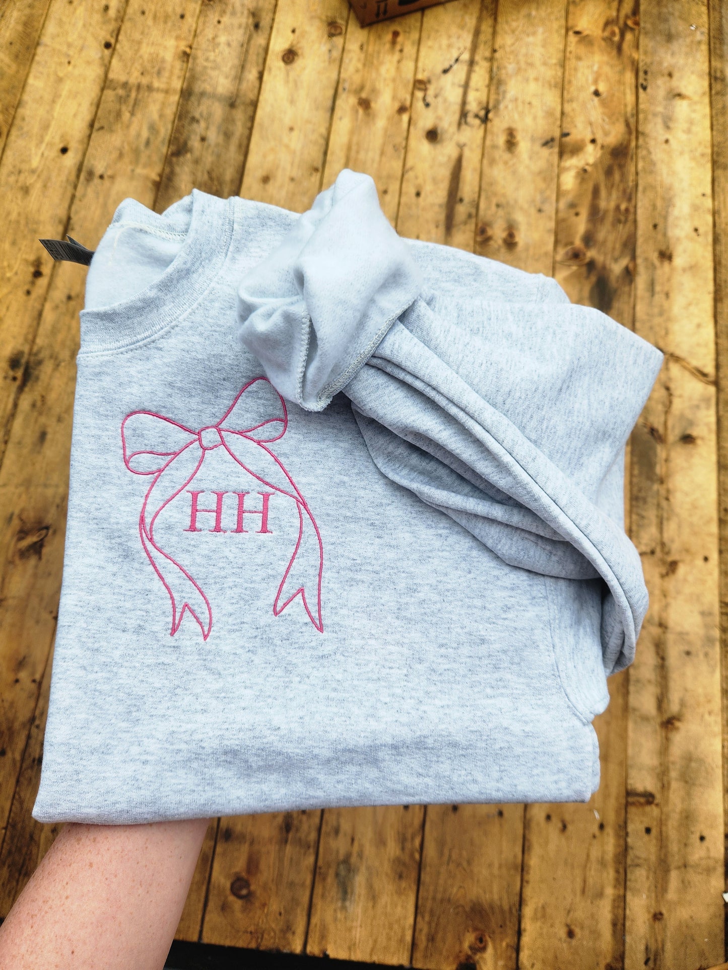 Bow initial embroidery crews(adults)