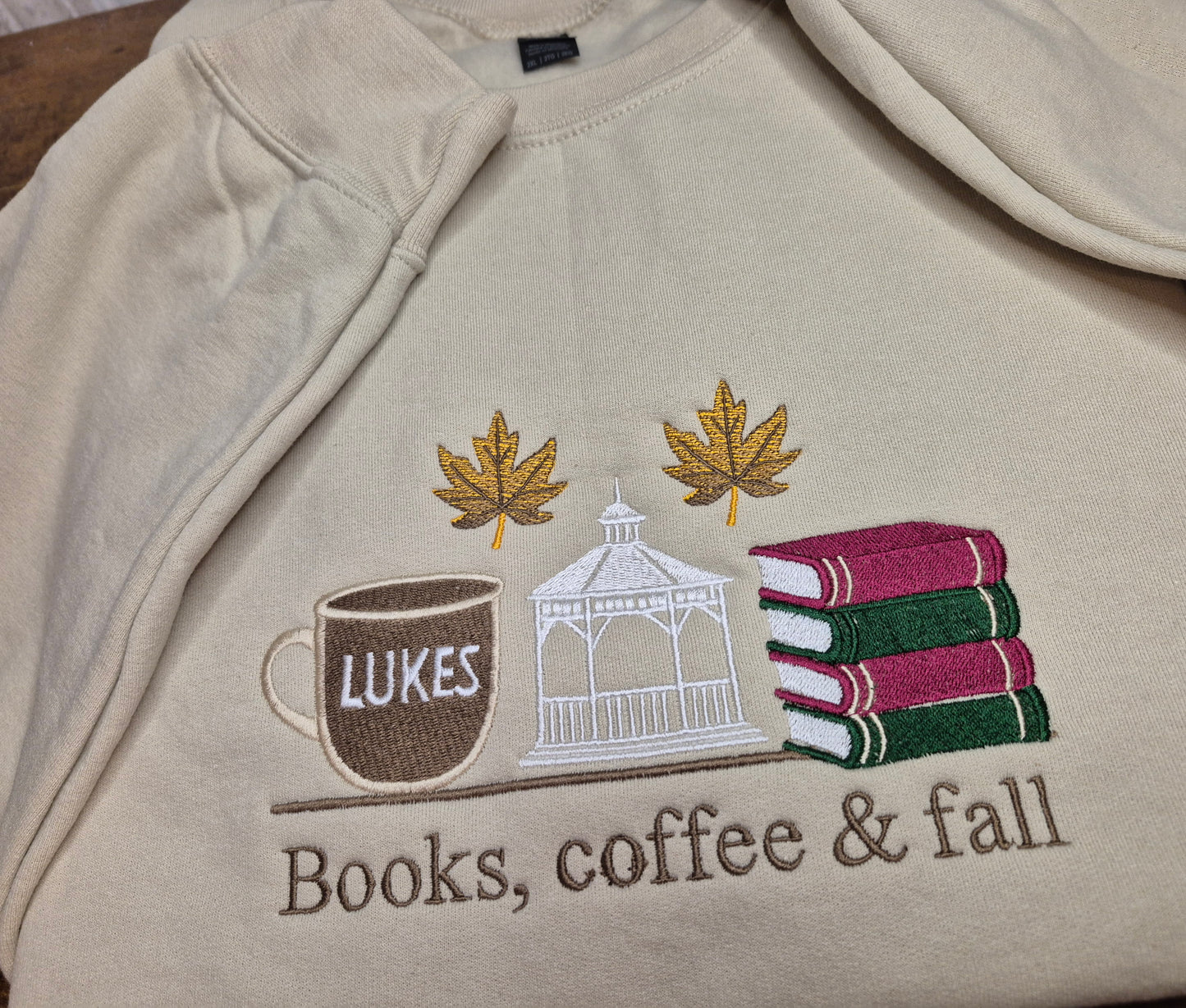 Books, coffee & fall ☕️🍂
