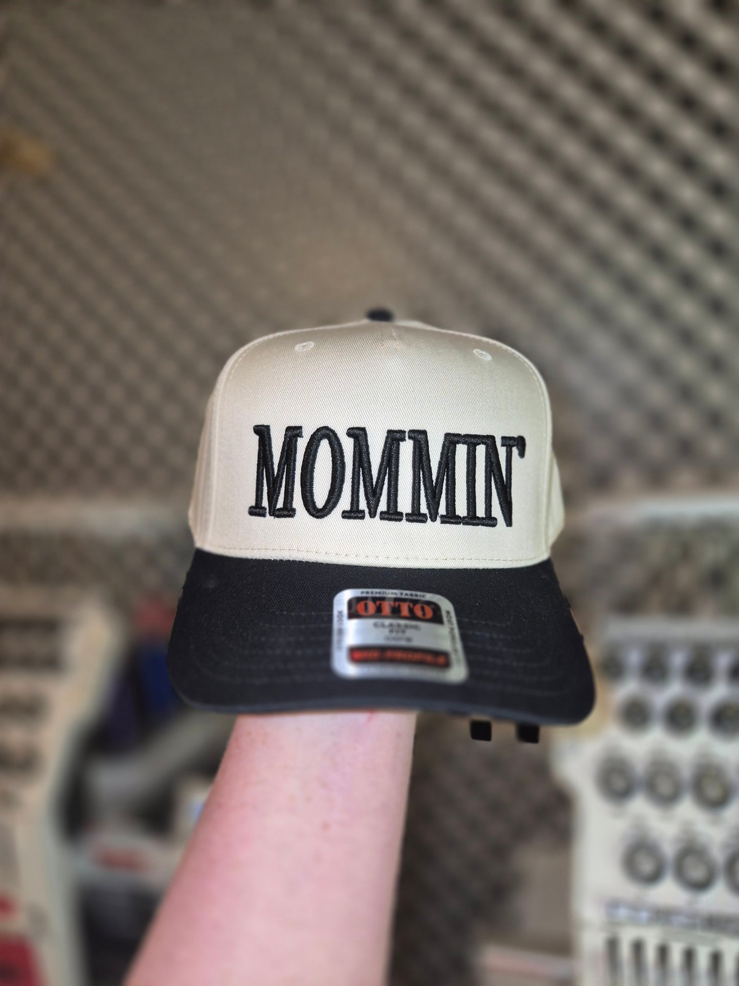 MOMMIN' puff embroidery- structured hat