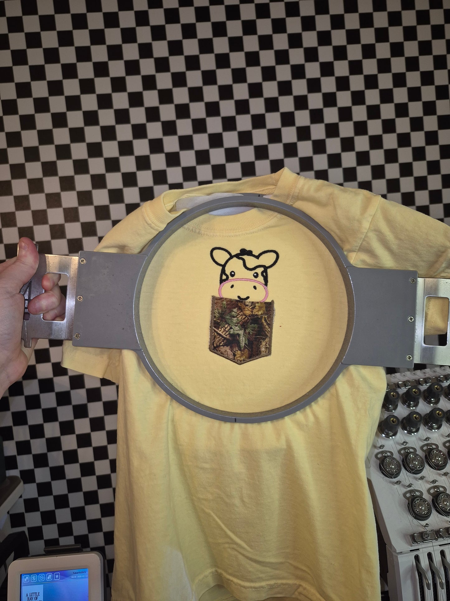 YXS (4/5) cc tee pocket peeper cow